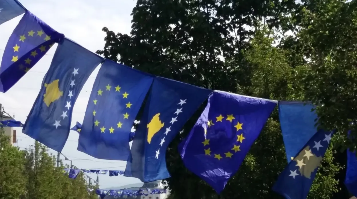 KE konfirmon heqjen e të gjitha masave ndëshkuese ndaj Kosovës